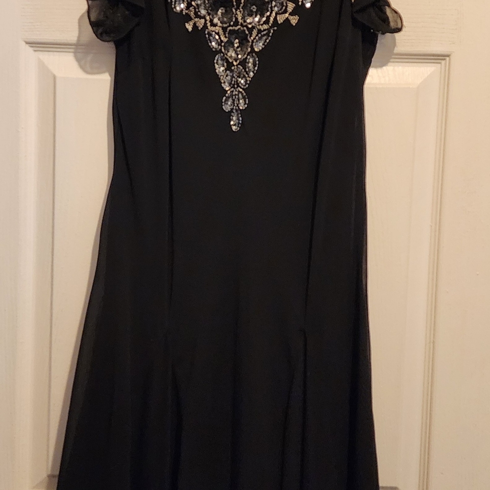 J Kara Women's Petite Flutter Sleeve Hanky Hem Short Cocktail Beaded Dress Color